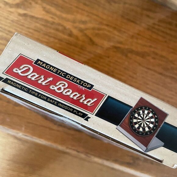 Desktop Dart Board w/3 magnetic darts fold to close Meridian Point mini magnetic - Picture 5 of 5